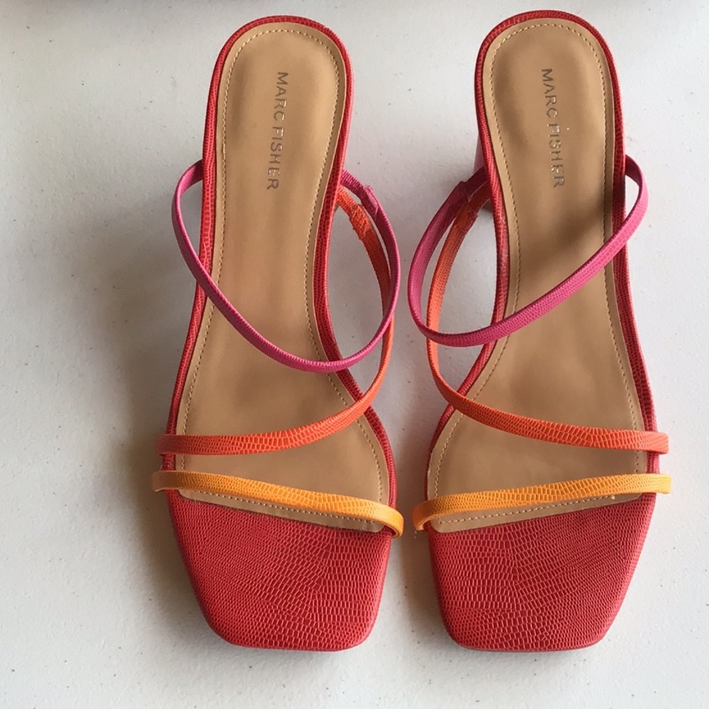 Marc Fisher summer multi color slip in sandal. Size 10